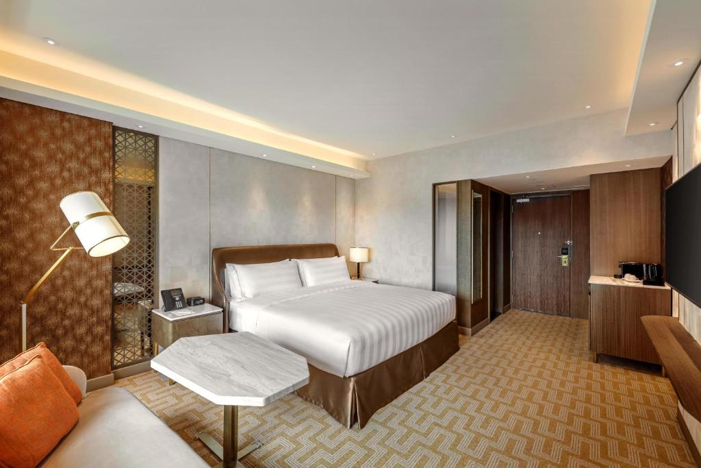 PARKROYAL Club Deluxe Room with $30 F&B Credits & Late Check Out 2PM – PARKROYAL on Beach Road, Singapore